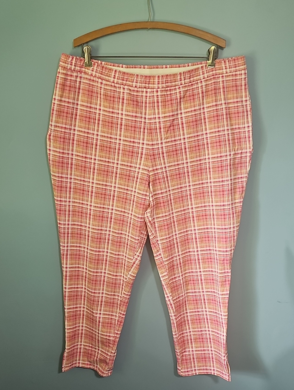 Issac Mizrahi plus size pull on pants pink plaid size 20 Tall.